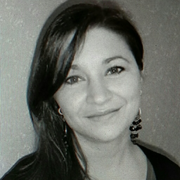 Profile Picture of Krystle Toczylowski (@krystle812) on Poshmark