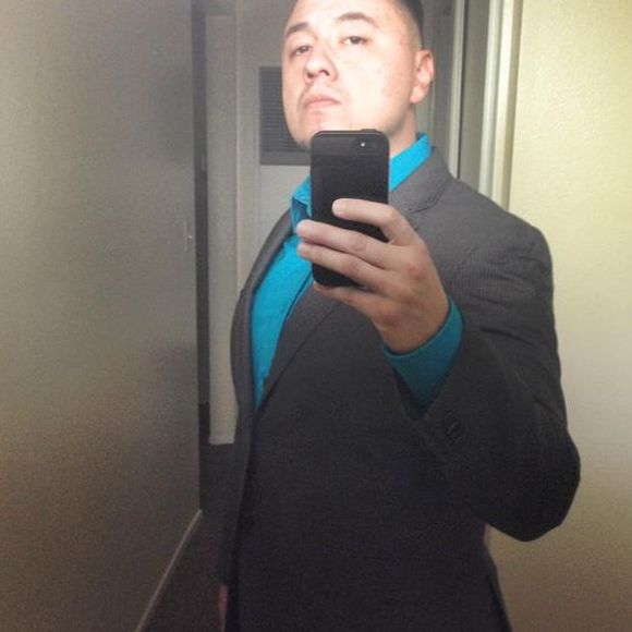 Profile Picture of Leo Mancheno (@aleomancheno) on Poshmark