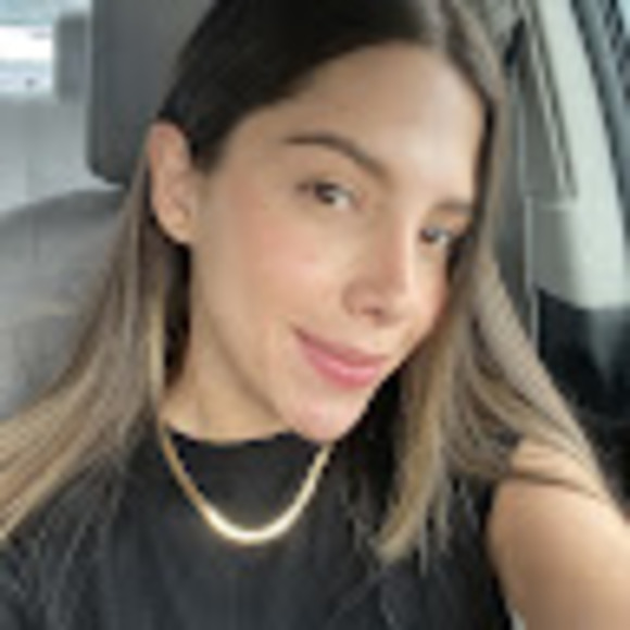 Profile Picture of Paula andrea Pimentel rosero (@paulapimentelr0) on Poshmark