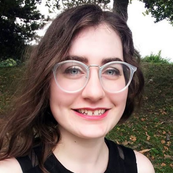 Profile Picture of Miranda Bashwinger (@mbashwinger) on Poshmark