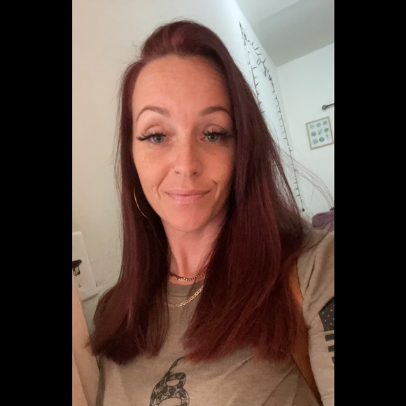 Profile Picture of Savannah Alexopoulos (@savannahmoore86) on Poshmark