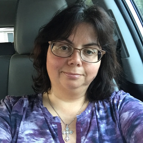 Profile Picture of Danielle Nesta (@bella374) on Poshmark