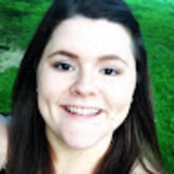 Profile Picture of Paula Reves (@pkreves) on Poshmark