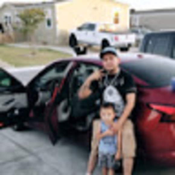 Profile Picture of Daniel Pacheco (@danielpachec742) on Poshmark