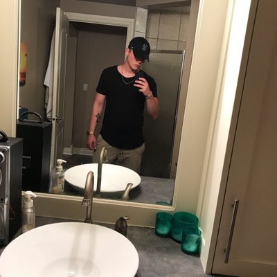 Profile Picture of Kris Elliott (@Kris8lliott) on Twitter