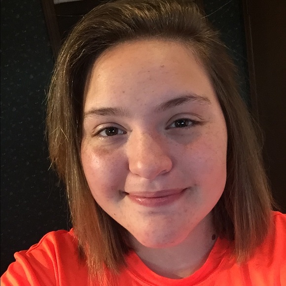 Profile Picture of Madison Schwake (@madisonschwake) on Poshmark