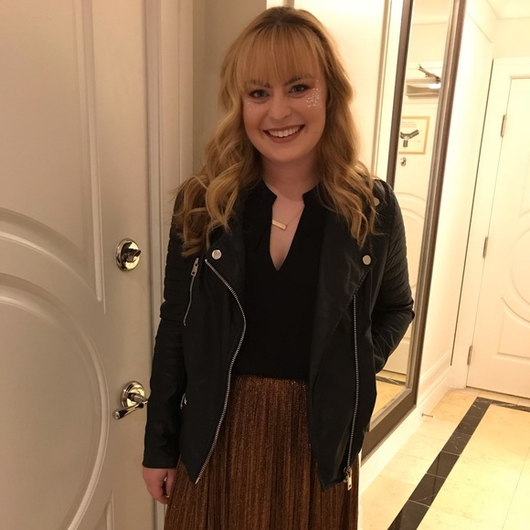 Profile Picture of Emily Estrin (@emilyestrin) on Poshmark