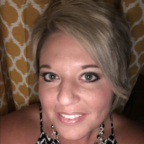 Profile Picture of Brooke Crawford (@bcrawford1982) on Poshmark