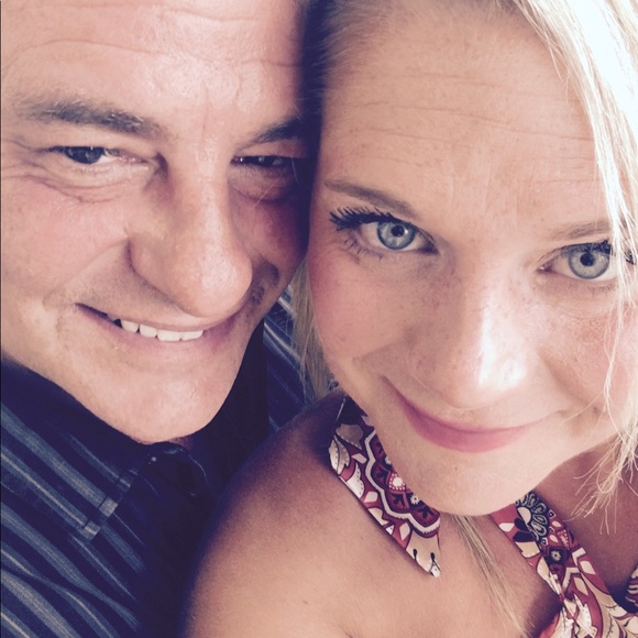 Profile Picture of Ashley Carper (@acarper622) on Poshmark