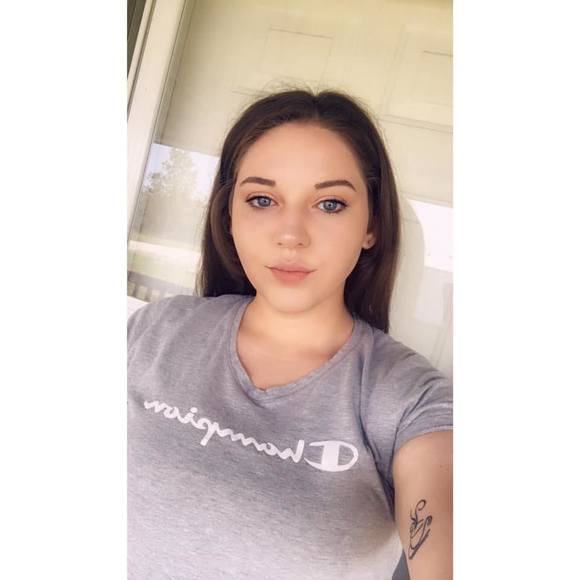 Profile Picture of Jaclyn Meyers (@jaclyn1117) on Poshmark