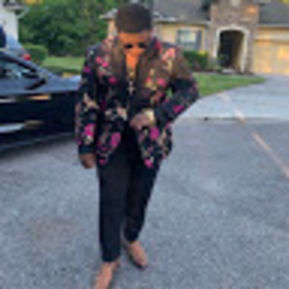 Profile Picture of Adam Brisbane (@abrisbane3) on Poshmark