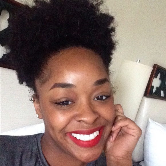 Profile Picture of Monique Walters (@moe3973) on Poshmark