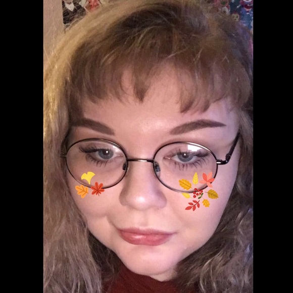 Profile Picture of Kaylee Blevins (@kjaiblevins) on Poshmark