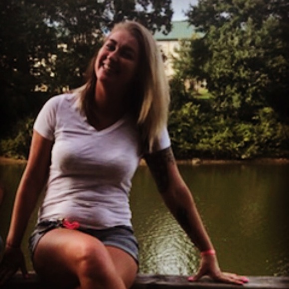 Profile Picture of Ginger Silva (@ginger_silva) on Poshmark