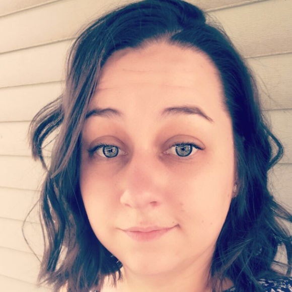 Profile Picture of Morgan Okeeffe (@okmomo) on Poshmark