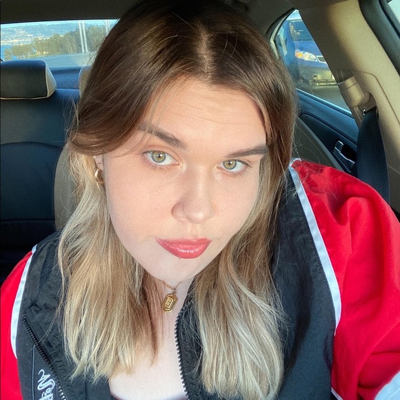 Profile Picture of Isabella Branicki (@bellsbranicki) on Poshmark