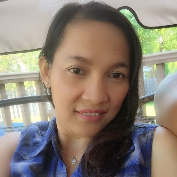 Profile Picture of Susiani Susiani (@susiani77) on Poshmark