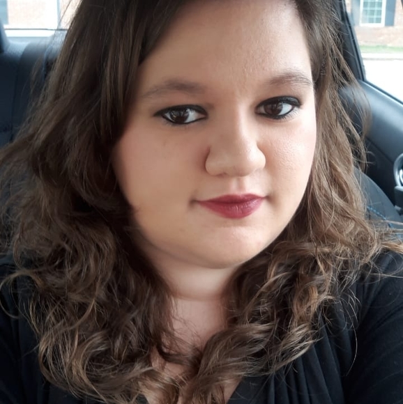 Profile Picture of Scarlette Bizzell (@scarlette_b) on Poshmark