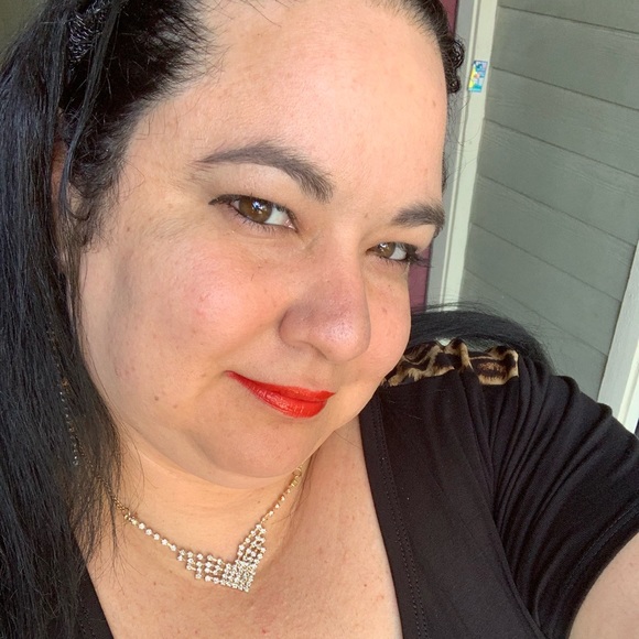 Profile Picture of Yusimi Otano diaz (@yusimiotanodiaz) on Poshmark