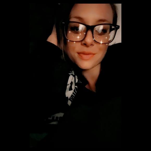 Profile Picture of Carrie Campbell (@callmecarrie) on Poshmark