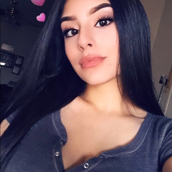 Profile Picture of Isabel Zamora (@izabelzamora) on Poshmark