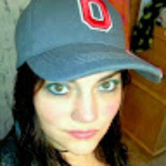 Profile Picture of Mj Buehrer (@melbue13) on Poshmark