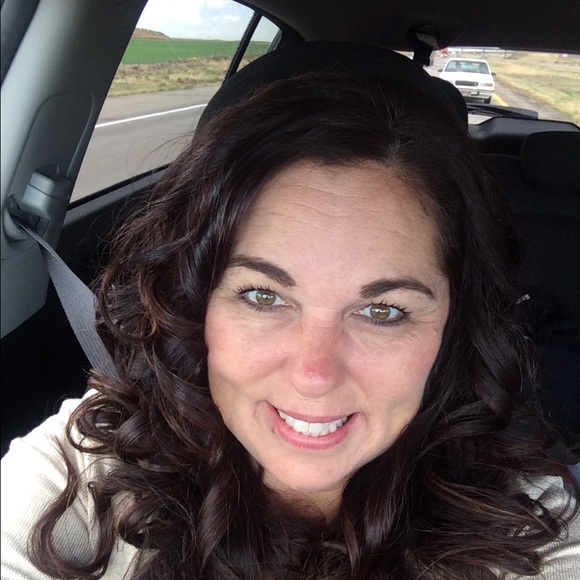 Profile Picture of Shannon Harker (@shannonv1967) on Poshmark