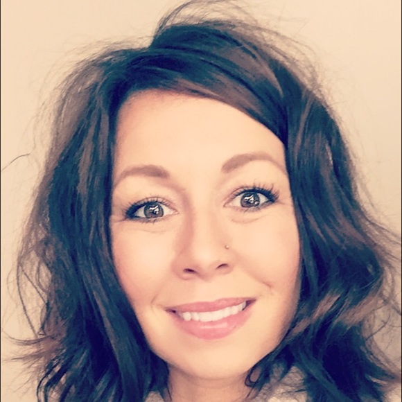 Profile Picture of Amy Stodgell (@amyhundt) on Poshmark