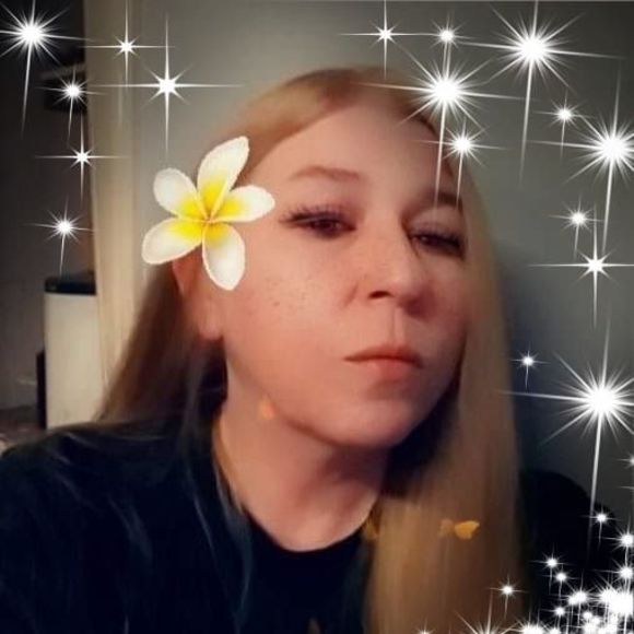 Profile Picture of Alicia Hodges (@aliciamark75) on Poshmark