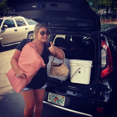 Profile Picture of Holly Szafran (@HollySzafran) on Twitter