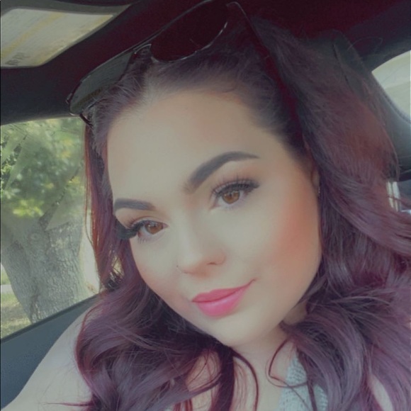 Profile Picture of Alexa Macaluso (@alexa_macaluso) on Poshmark