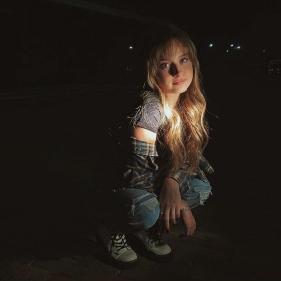 Profile Picture of Sara Spino (@pollyboy8) on Poshmark