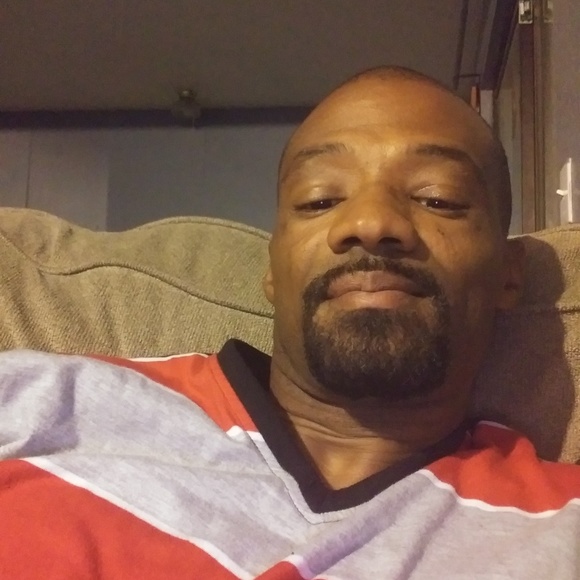 Profile Picture of Aaron Ross (@aaronross1714) on Poshmark