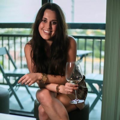 Profile Picture of Julie Lauren (@byjulielauren) on Twitter