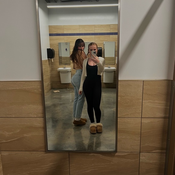 Ava Long - Poshmark Profile Picture of Ava Long (@avalong_100) on Poshmark