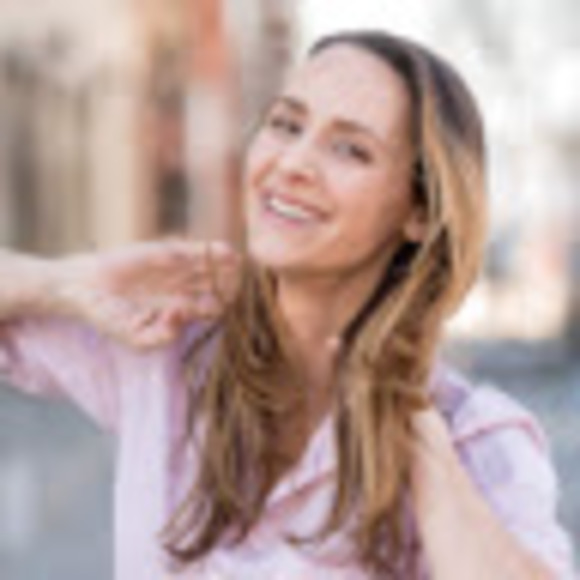 Profile Picture of Nancy Minoui (@minouinancy) on Poshmark