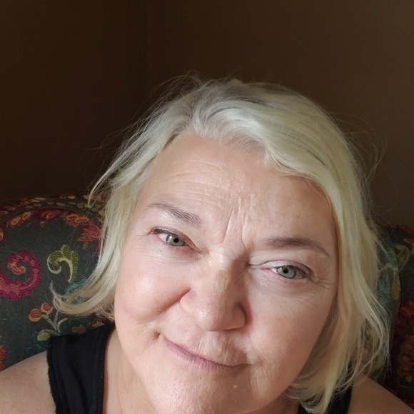 Profile Picture of Barbara Ahrendt (@bahrendt98) on Poshmark