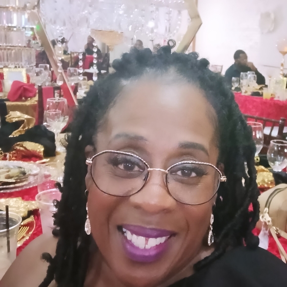 Profile Picture of Pamela Calvert (@pamela_calvert) on Poshmark