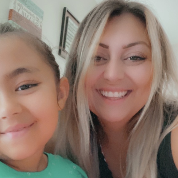 Profile Picture of Kelly Wilkins (@kellyw518) on Poshmark