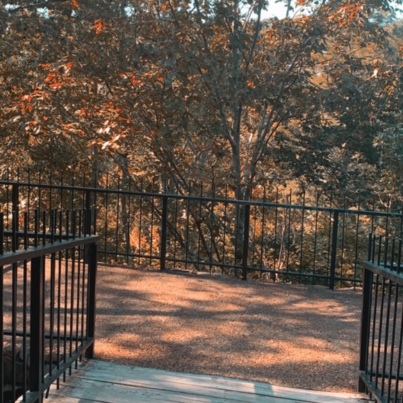 Profile Picture of Lexi Harrison (@lexi895) on Poshmark