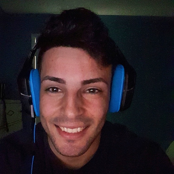 Profile Picture of Lazaro Capote (@lazaroc305) on Poshmark