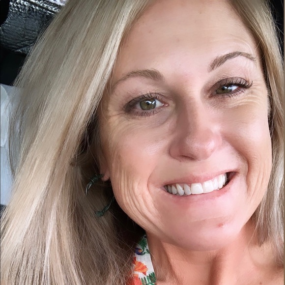 Profile Picture of Jen Reid (@jenr79) on Poshmark