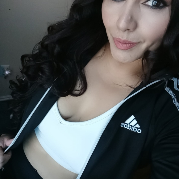 Profile Picture of Mariella De ramirez (@mariellad) on Poshmark