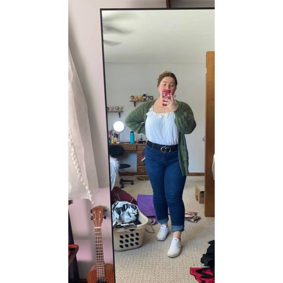 Profile Picture of Monica Edick (@monicaedick19) on Poshmark