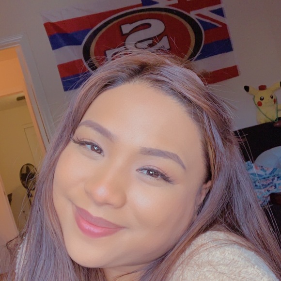 Profile Picture of Shanelynn Dumaual (@shanelgalvez) on Poshmark