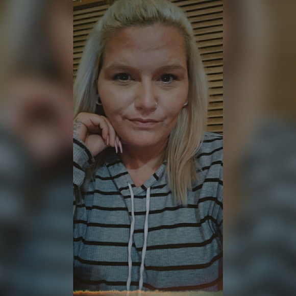 Profile Picture of Lexi Hatten (@lexi_hatten) on Poshmark