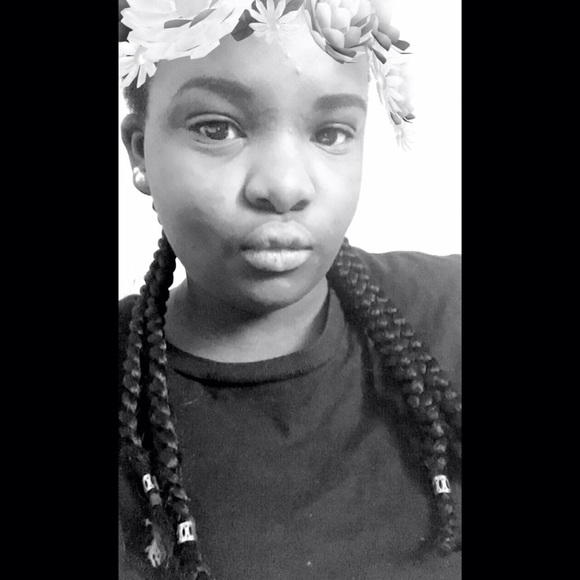 Profile Picture of Ta'kyra Eby (@kyraa17) on Poshmark