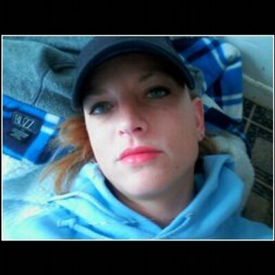 Profile Picture of Connie Wozniak (@heroindetoxing) on Twitter