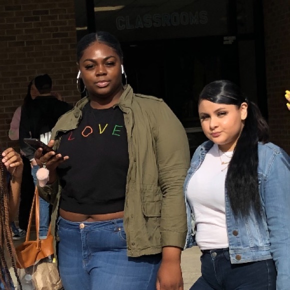 Profile Picture of Cassondra Smith (@cassondrajenae) on Poshmark