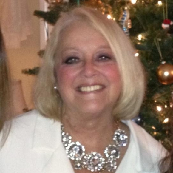 Profile Picture of Nancy Wood (@queennan) on Poshmark